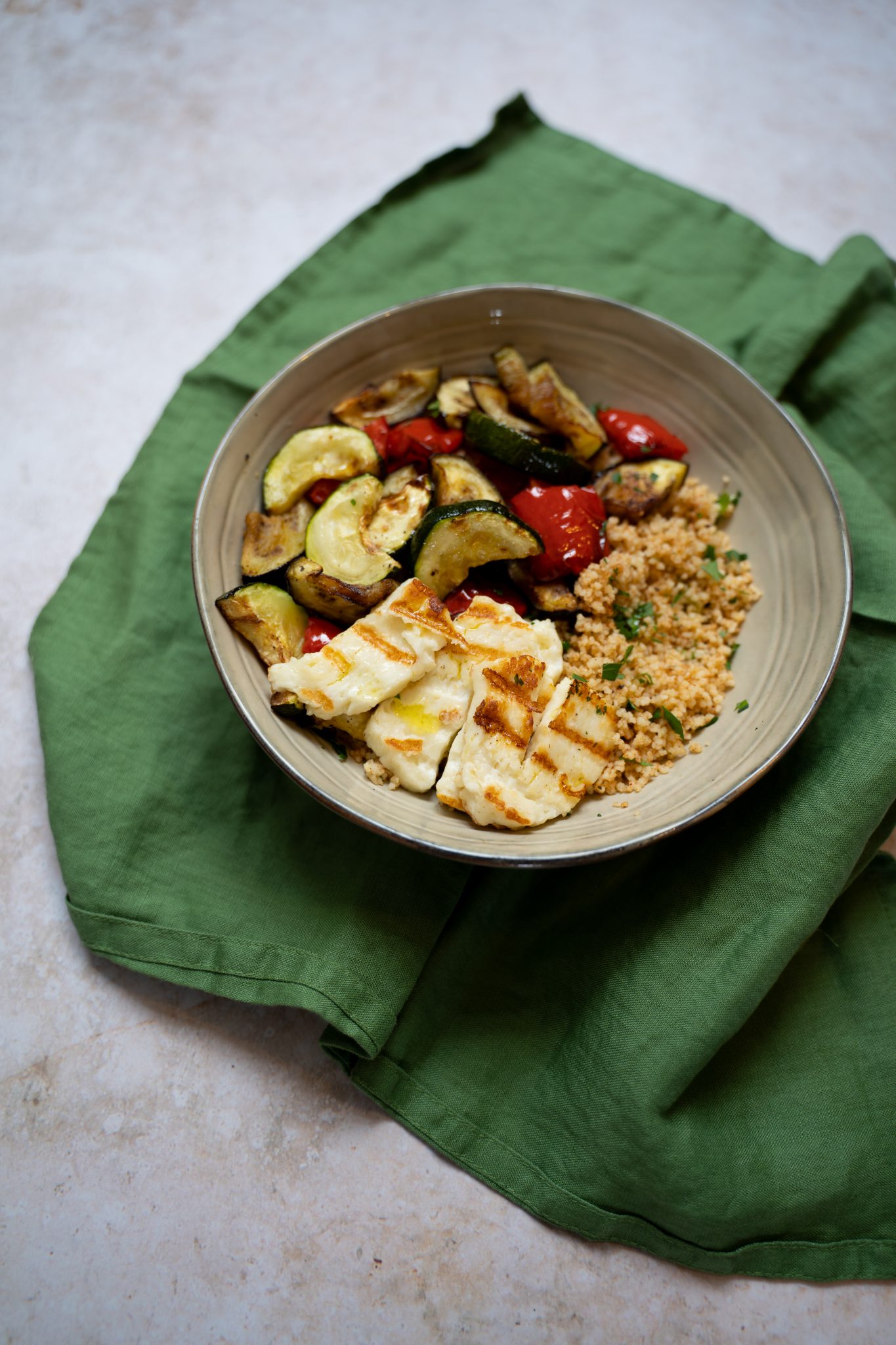 Snelle couscous bowl met gegrilde halloumi Zoe's Bowls